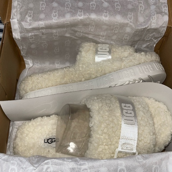 Uggs white fluffita size 8 - Picture 1 of 2
